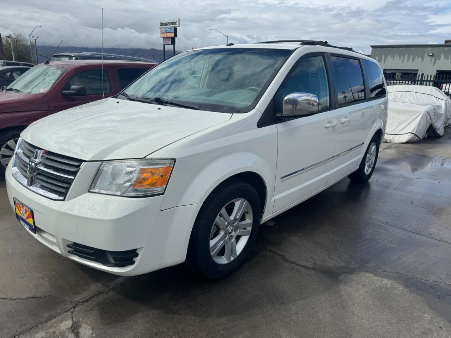 2008 White /black Dodge Caravan (2D8HN54XX8R) , located at 2190 Hwy 95, Bullhead City, AZ, 86442, (928) 704-0060, 0.000000, 0.000000 - 2008 Dodge caravan SXt. leather loaded, backup camera, bluetooth, satellite radio, rear tv,dvd player. moonroof. stow and go seating. seating for 7. free carfax, free warranty. - Photo#0